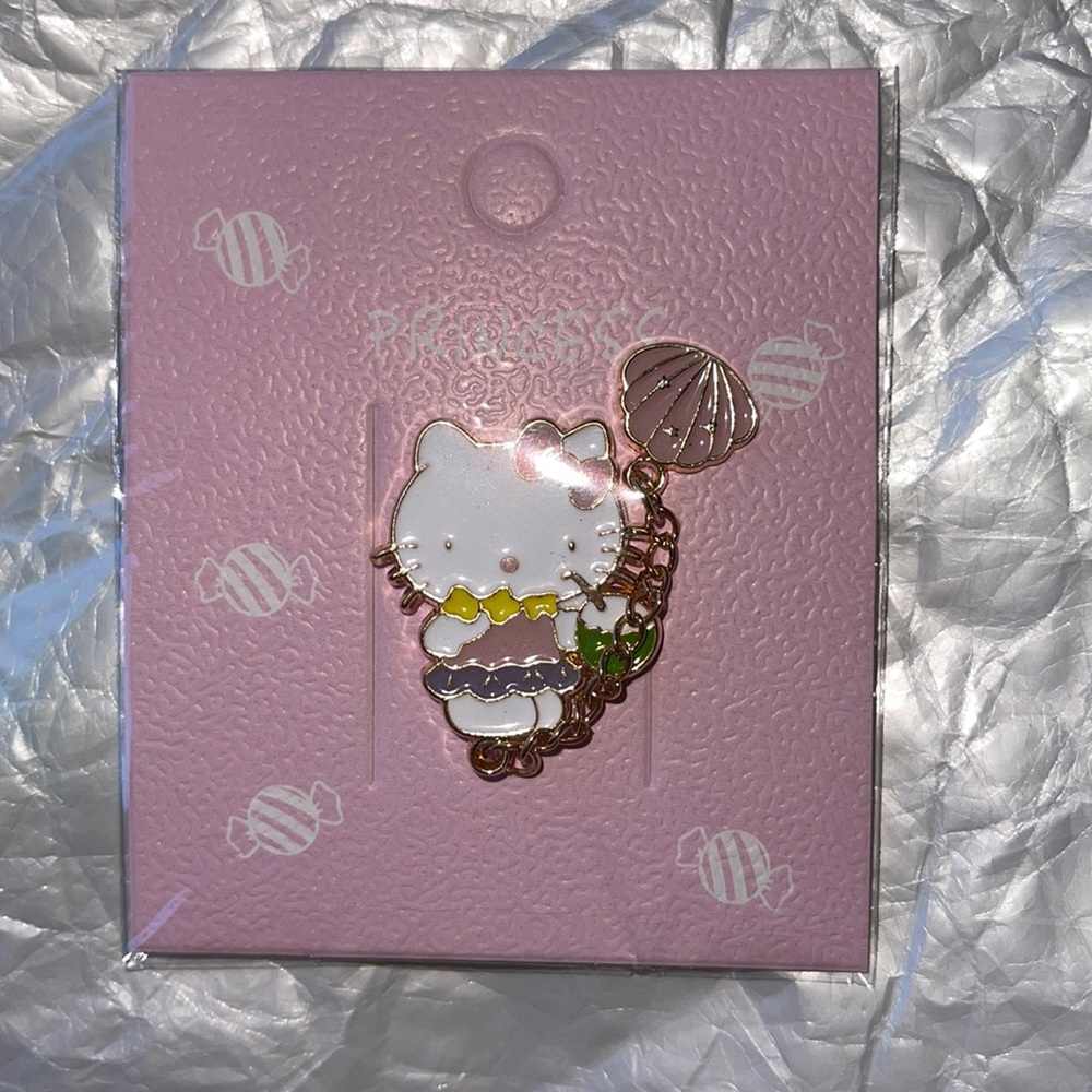 Hello Kitty Brooch Pin - Picture 2 of 5